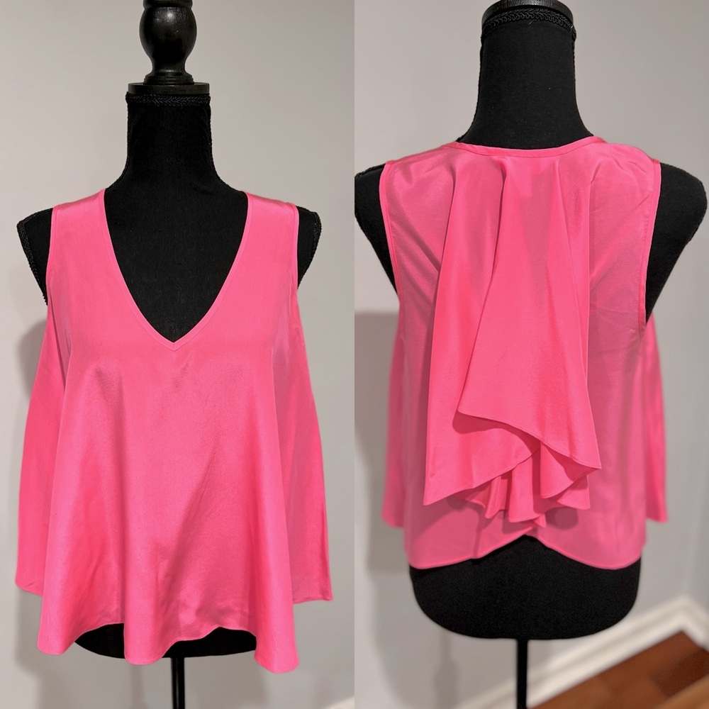 Lilly Pulitzer ❤️‍🔥SAMPLE❤️‍🔥Silk  tank top Hot pink⭐️back details design